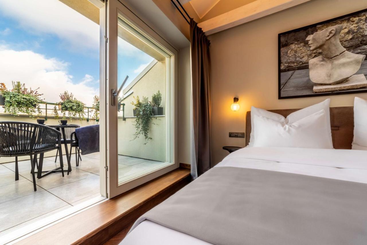 The Viaduct - Suites & More براغ المظهر الخارجي الصورة